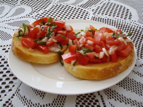 Bruschetta De Tomate Y Ricotta Con Ampollas A La Parrilla De Madera ⋙