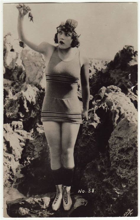 Beach Flappers 31 Gorgeous Vintage Photos Of Fashionable Girls In Their Swimsuits In The 1920s