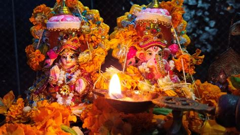 Festivals And Events News Lakshmi Bhajans Ganesh Aarti With Lyrics For