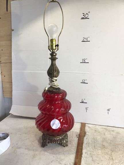 RED GLASS TABLE LAMP - Currie Auction Service