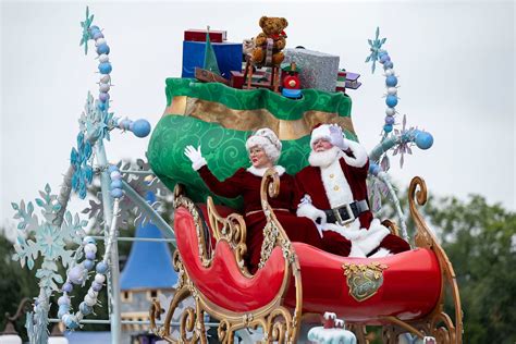 Disney Parks Magical Christmas Day Parade Th Anniversary Disney