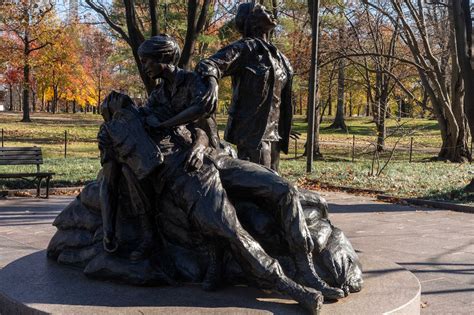 Commemorating The 30th Anniversary Of The Vietnam Womens Memorial U