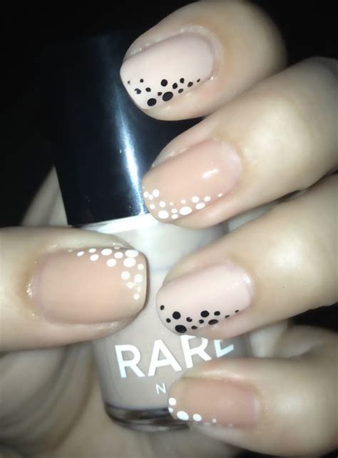 Uñas nude una nueva tendencia Manicura Manicura de uñas Diseños para uñas