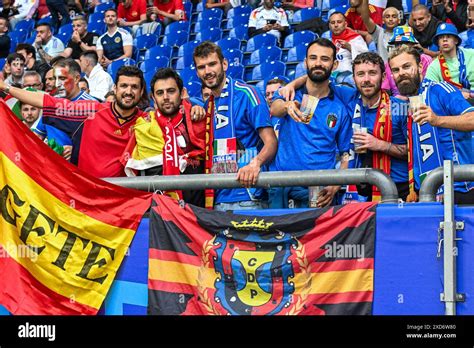 Durante Una Partita Di Calcio Tra Le Nazionali Di Spagna E Italia Nella