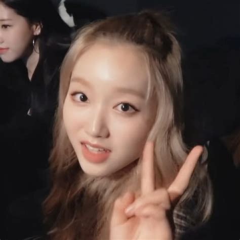 Gay Girl Gowon Loona Kpop Girls