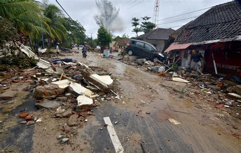 Indonesia Tsunami Death Toll Hits 430, with 1,500 Injured | Plan ...