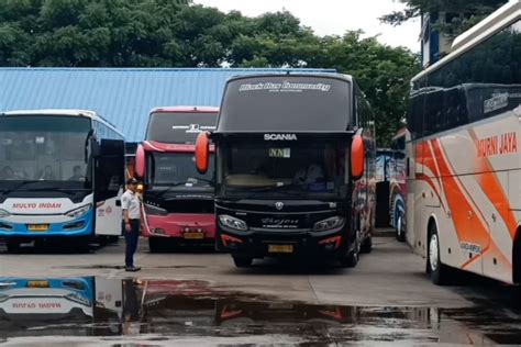 Terminal Seruni Kota Cilegon Akomodasi Penjualan Tiket Bus Antara News