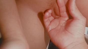 Hermosa Latina Lajando La Verga De Su Amigo Para Que Se Corta En Sus Manos XNXX