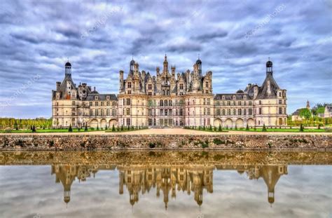 Chateau de Chambord, the largest castle in the Loire Valley - France ...