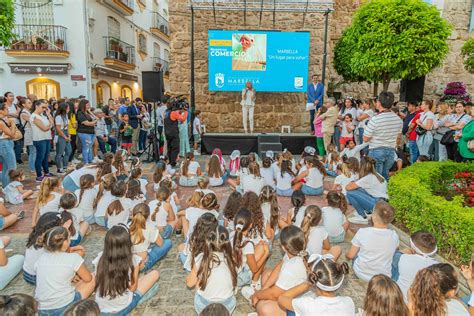 Más de una treintena de establecimientos participan en el vídeo