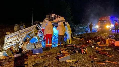 Muğla da feci kaza Eski belediye başkanları da dahil 5 kişi öldü