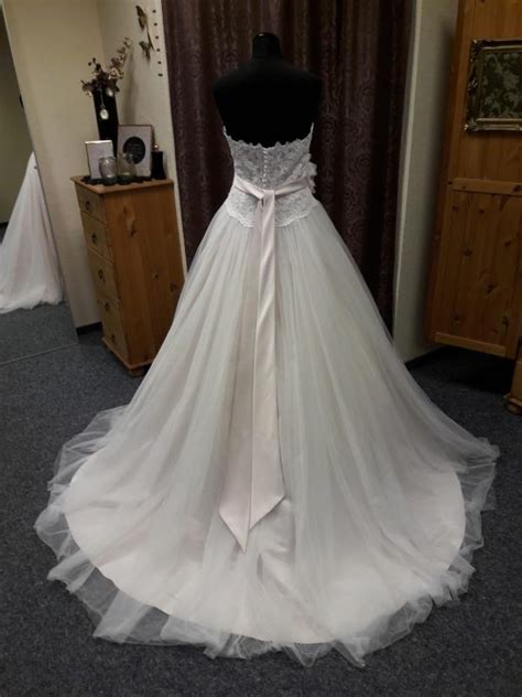 Brautkleid zwischen Ivory Nude Rosé Brautparadies Jordan