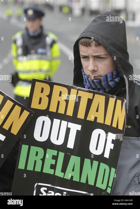 Protest Against Visit Queen Elizabeth Ii To Ireland Hi Res Stock