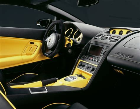 Descubrir 31+ imagen lamborghini gallardo interior - Abzlocal.mx