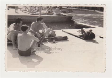 Affectueux Beaux Jeunes Hommes Torse Sans Chemise Troncs Plage Gay Int Snapshot Eur