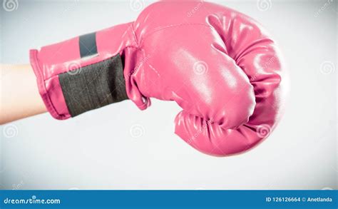 Guantes De Boxeo De La Mujer Que Desgastan Foto De Archivo Imagen De