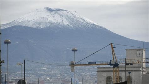 Vesuvio Arriva La Neve La Prima Della Stagione