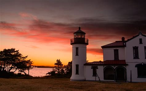 Admiralty Head Lighthouse - Whidbey and Camano Islands