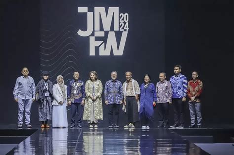 Hadiri JMFW 2024 Mendag Zulkifli Hasan Indonesia Jadi Pusat Fesyen