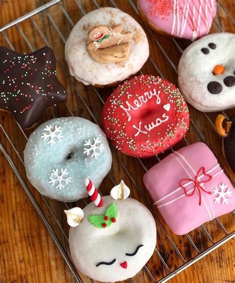 Pin By Natalia Rincon On Desserts Christmas Donuts Christmas Party