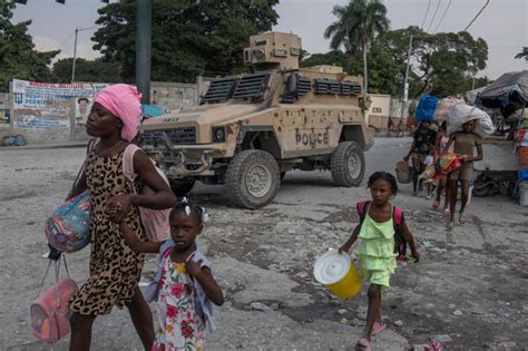 Miles de desplazados en Puerto Príncipe por la violencia de bandas