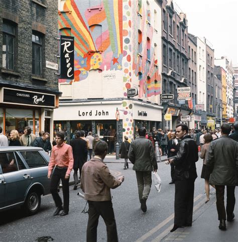 30 Stunning Color Photographs That Capture Swinging London Scene in the ...