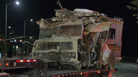 Motorhome Driver Killed After Crashing Into Side Of Sylmar Home Abc7