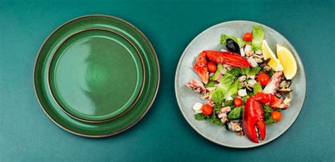 Ensalada De Mariscos En Un Plato Foto Premium