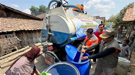 Bantu Warga Terdampak Bencana Kekeringan Ekstrem Semen Gresik Salurkan