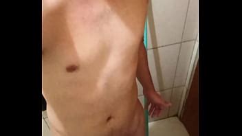 Novinho No Banheiro Mostrando A Rola XVIDEOS