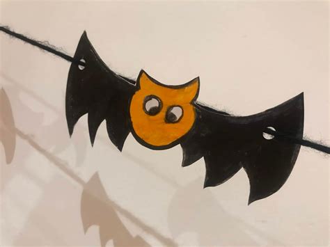 Guirlande de chauve souris et fantômes pour Halloween DIY Julesetmoa