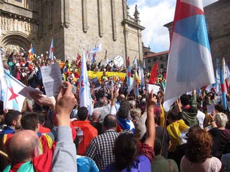 Más de 3 000 de personas se manifiestan en Santiago en apoyo al