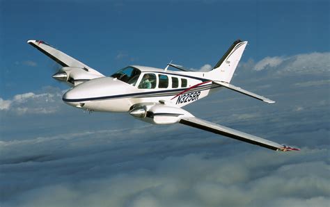 Raytheon Beechcraft Baron, pictures, technical data, history - Barrie ...