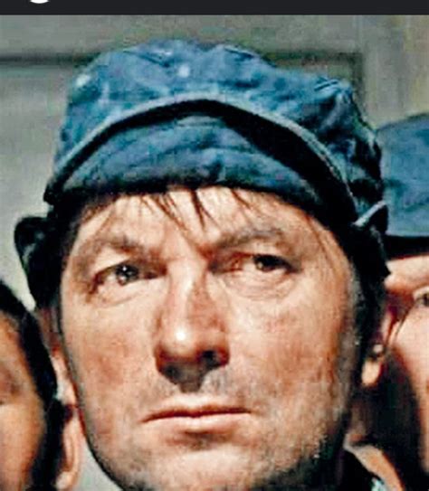 Почему Вицин в "Джентльменах удачи" говорит таким хриплым голосом?