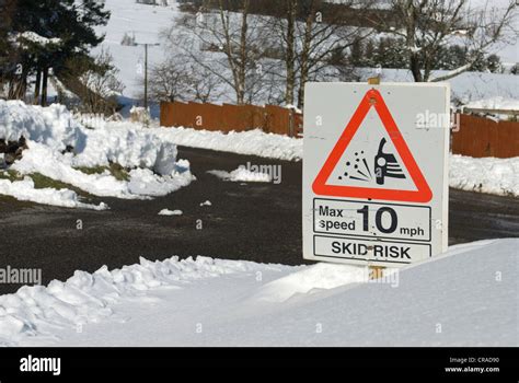 Skid Warning Hi Res Stock Photography And Images Alamy