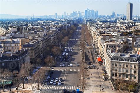 avenue de la grande armée à paris 11679420 Photo de stock chez Vecteezy