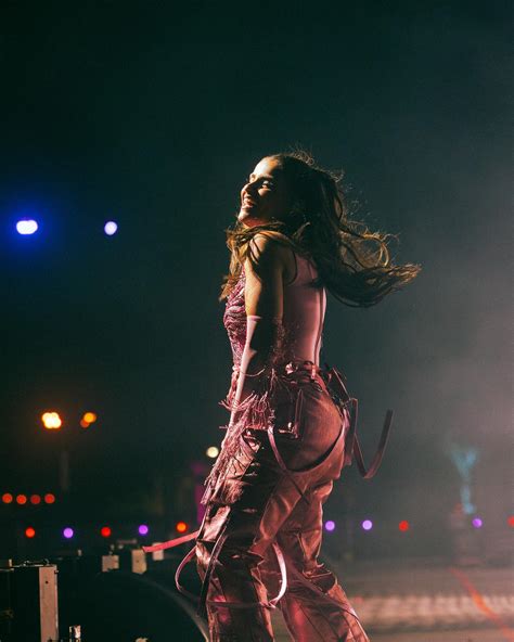 Críticas 'gordofóbicas' hacia Nelly Furtado inundan las redes sociales