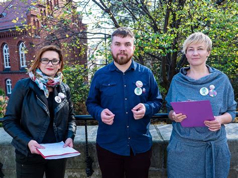 Anna Stabrowska z Partii Razem i Marta Wosak z Ogólnopolskiego Strajku