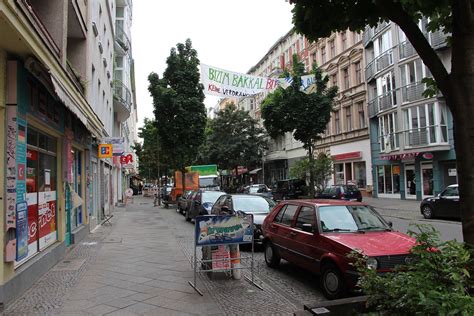 Bizim Bakkal Im Wrangelkiez In Kreuzberg Formiert Sich Pro Flickr