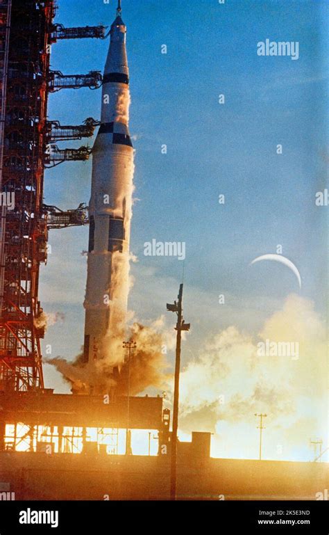 Trans lunar injection module hi-res stock photography and images - Alamy