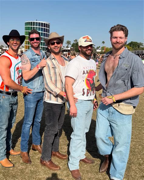 RHETT WELLINGTON RAMIREZ | I like country a little bit now | Instagram