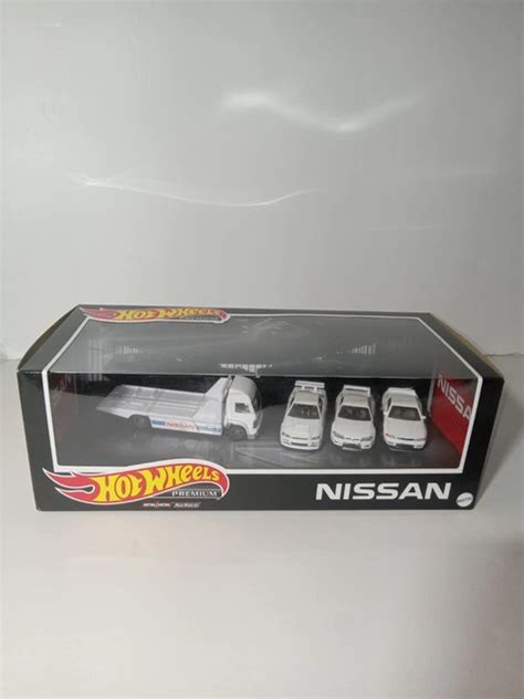 Hot Wheels Premium Nissan Skyline Gt R Diorama Set Walmart Exclusive Gmh Grn