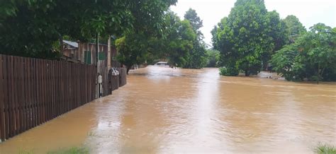 Chove três vezes mais que o esperado e sistema de drenagem satura na