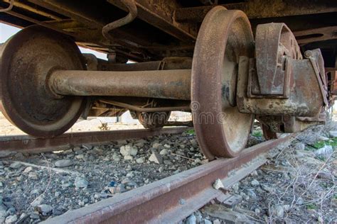 Ruedas De Los Vagones De Ferrocarril Industriales Cerrar Foto Ruedas