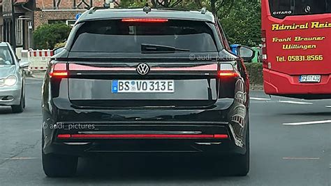 Elektrikli Wagon Volkswagen Id Tourer Yolda G R Nt Lendi