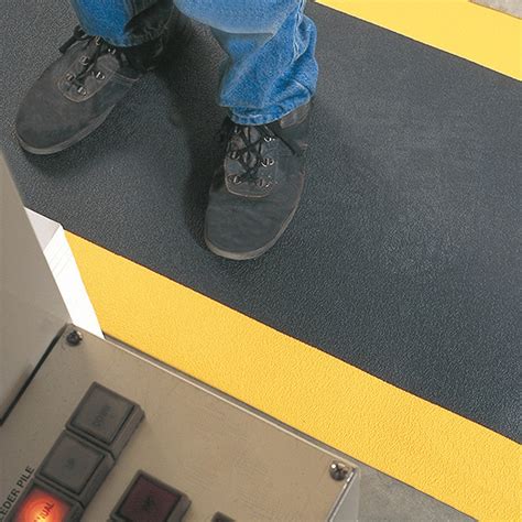 Kumfi Pebble Foam Anti Fatigue Mat 15m X 09m Blackyellow Toolstation