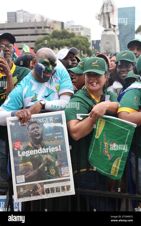 03 November 2023 - Crowds excitedly support the Springbok rugby team on ...