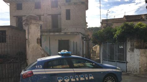 Capodrise Donna Strangolata A Mani Nude In Casa La Telefonata Del Figlio Al 113 Venite Ho