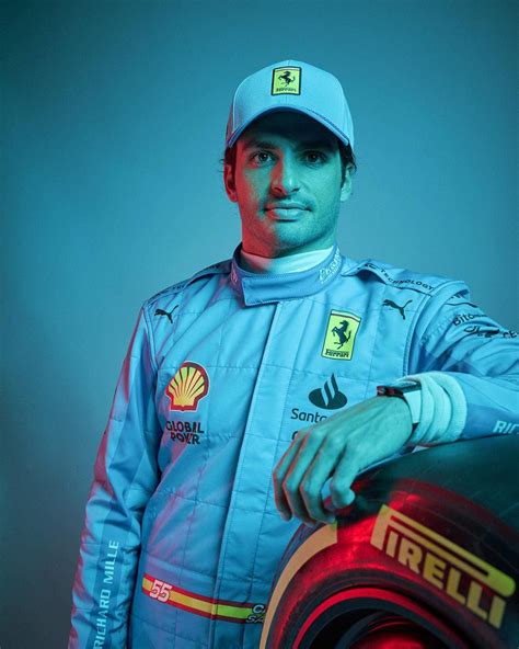 Ferrari revela trajes azuis especiais para o GP de Miami de Fórmula 1