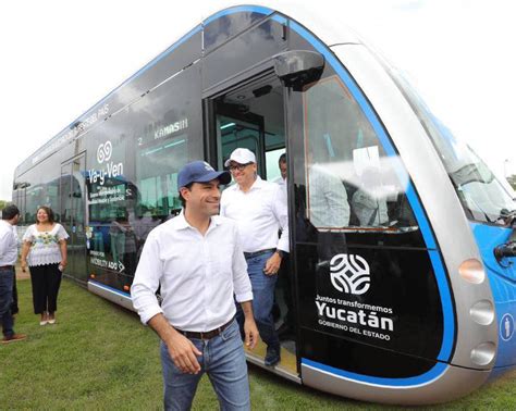 Gobernador de Yucatán supervisa el recorrido prueba del Ie tram desde